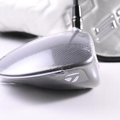 Taylormade Qi35 Max Lite Driver / 10.5 Degree / Regular Flex Vanquish Blue 4 - Image 3