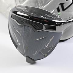 Taylormade Qi35 Max Driver / 10.5 Degree / Regular Flex Helium Nanocore 5 Shaft - Image 2