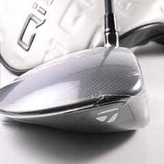 Taylormade Qi35 Max Lite Driver / 10.5 Degree / Senior Flex Vanquish 4 Shaft - Image 3