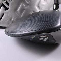 Taylormade Qi35 Driver / 9 Degree / Stiff Flex Kai'li Dark Waves White 60 Shaft - Image 3