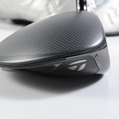 Taylormade Qi35 Driver / 10.5 Degree / Regular Flex Fujikura Ventus Blue 5 Shaft - Image 3