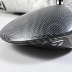 Taylormade Qi35 Driver / 10.5 Degree / X-Flex Kai'li Dark Waves White 60 Shaft - Image 3