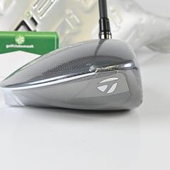 Taylormade Qi35 Max Lite Driver / 10.5 Degree / Regular Flex Vanquish 4 Shaft - Image 3